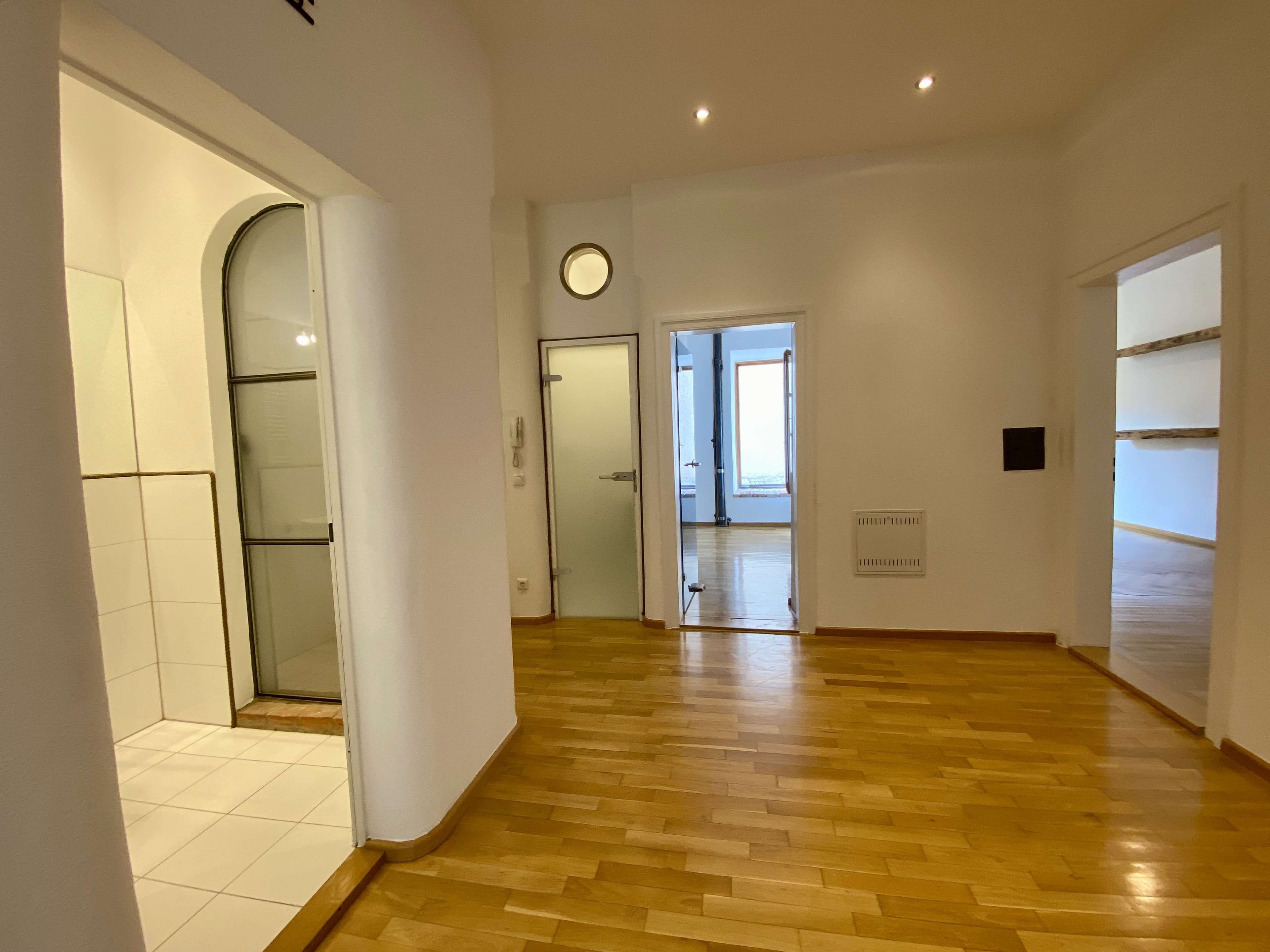 Flur – 4-Zimmer-Wohnung in Schillerstr. 34