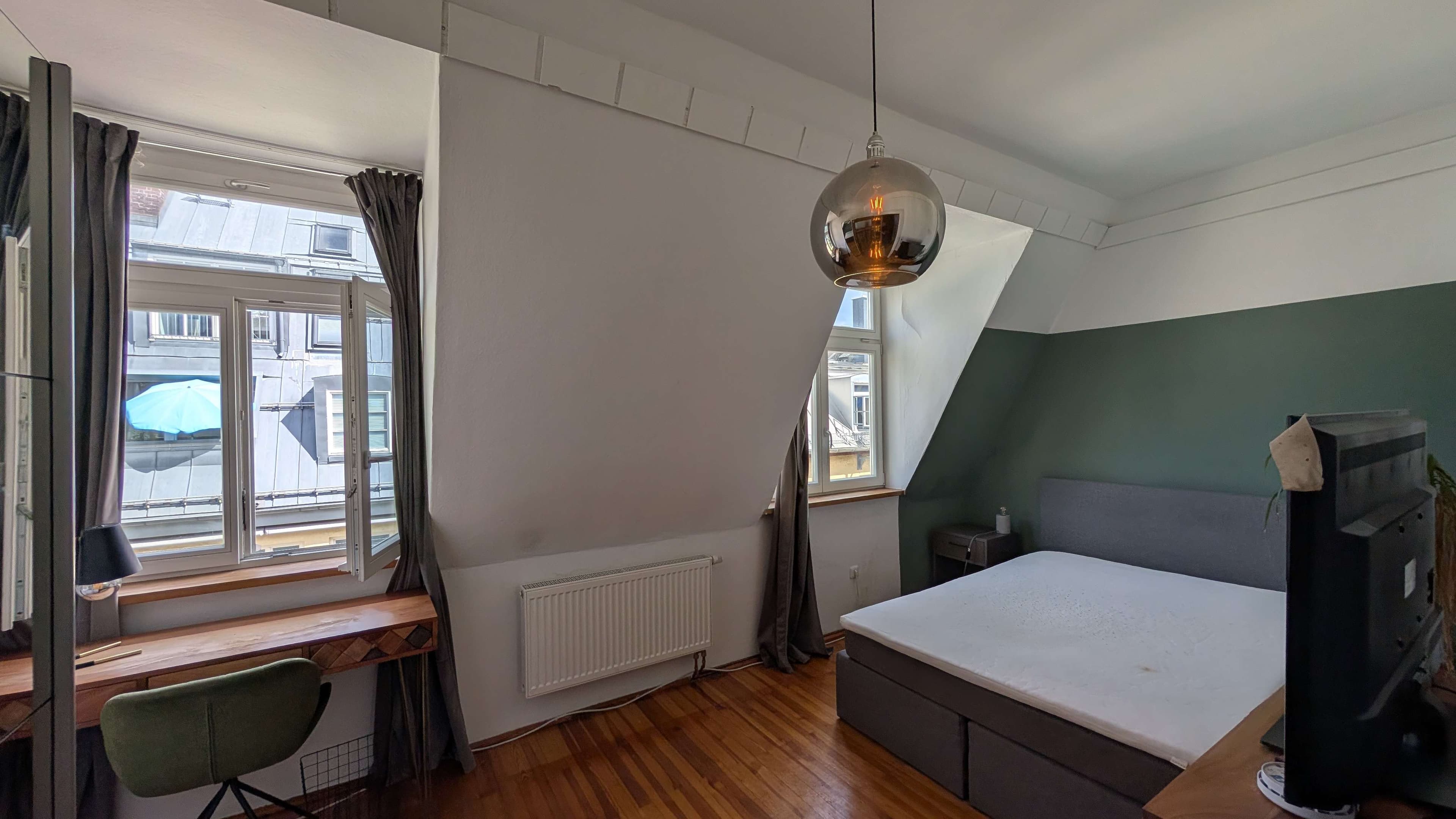 Schlafzimmer 1 – 3-Zimmer-Wohnung in Nymphenburgerstr. 107 a