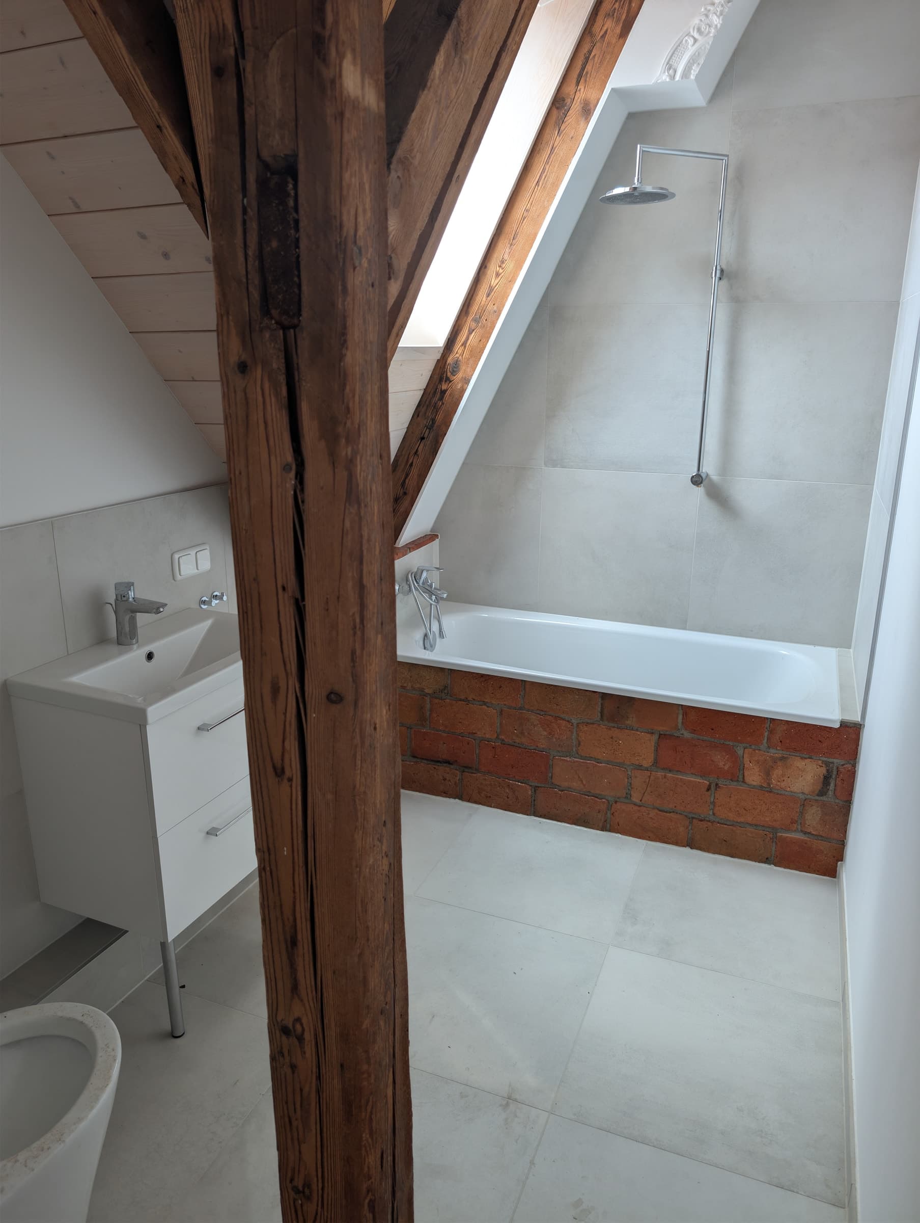 Innenansicht – Edelweißstr. 4, Dachgeschoss, Links