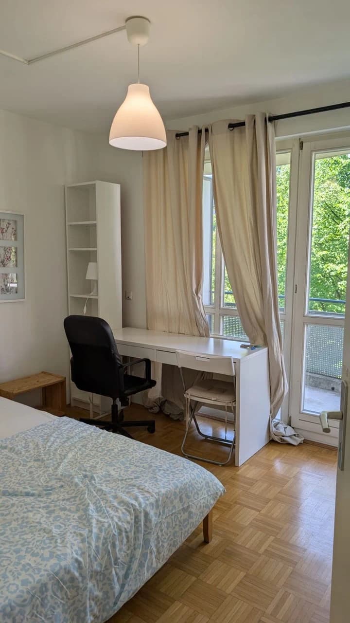 Möbliertes Zimmer mit großem Balkon in Neuhausen · Foto 3
