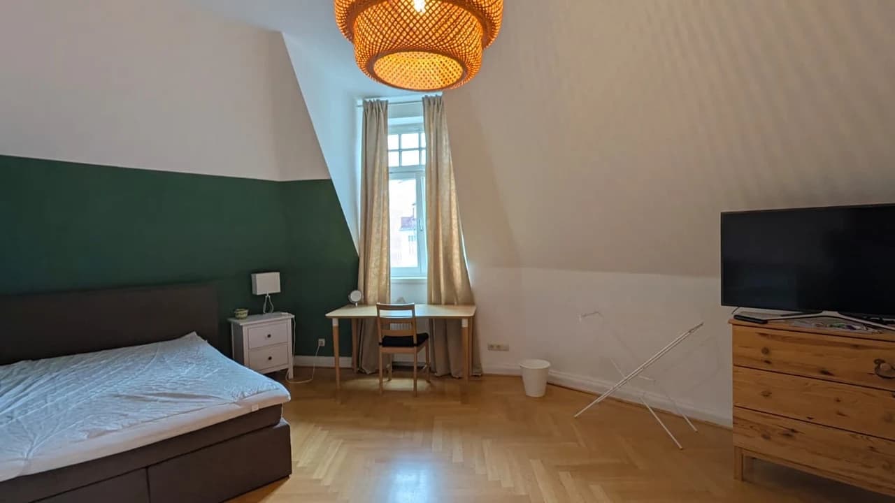 Möbliertes Altbauzimmer am Viktualienmarkt · Foto 2