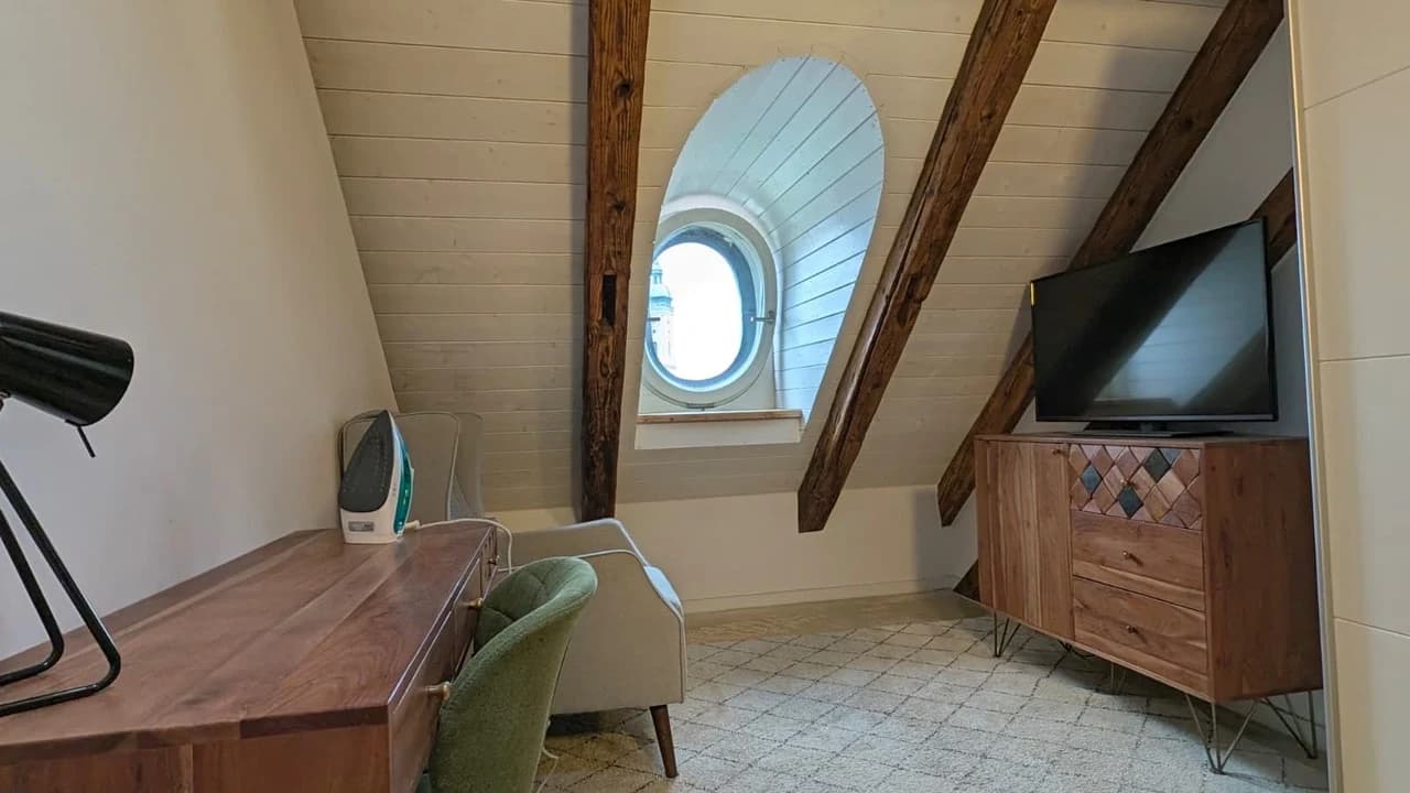 Möbliertes Zimmer mit Blick über den Viktualienmarkt · Foto 2