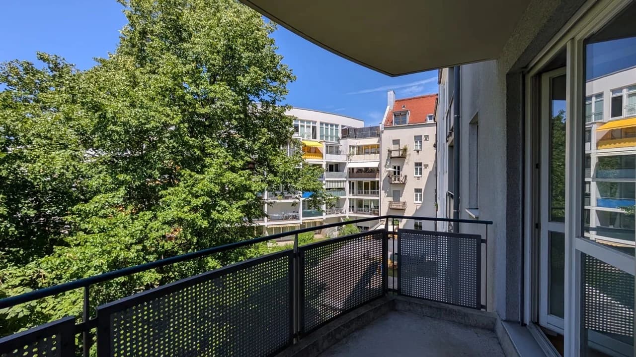 Möbliertes Zimmer mit großem Balkon in Neuhausen · Foto 1