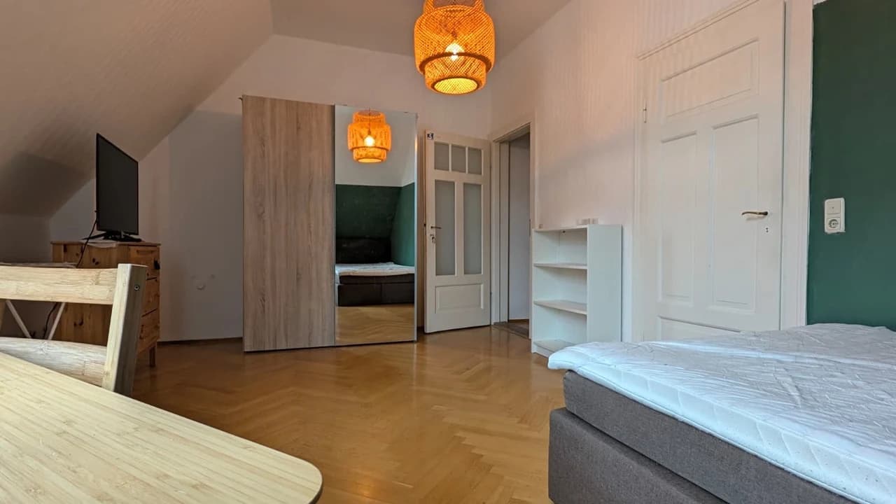 Möbliertes Altbauzimmer am Viktualienmarkt · Foto 1